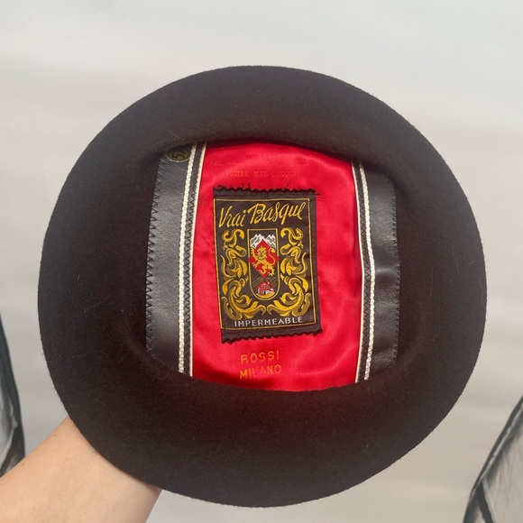 Vintage Vrai Basque Italian Impermeable Dark Brown Wool Beret - Picture 6 of 13